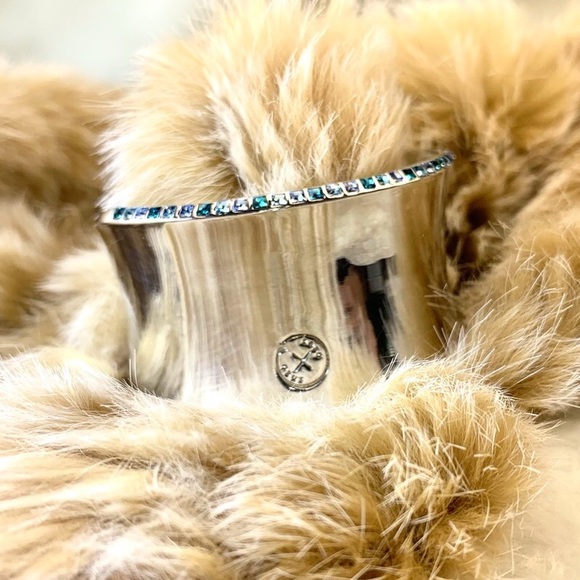 🌸HP 🌸Hand cut topaz & aquamarine Swarovski crystal cuff bracelet - Picture 8 of 11
